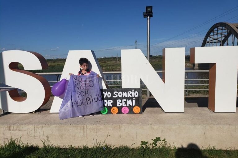 La imagen ilustra la campaña realizada el año pasado en la Costanera de Santo Tomé. #YosonrioporMoebius o #YosonrioporBeni