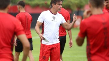 Javier Sanguinetti suma jugadores. Gentileza: prensa Newell's Old Boys.