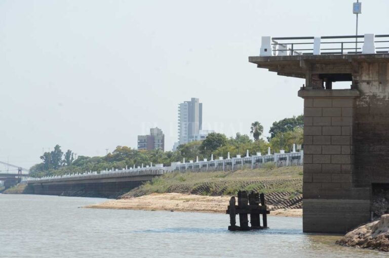 Los niveles normales de las precipitaciones locales de enero no alcanzaron para hacer repuntar el río en Santa Fe.  Luis Cetraro
