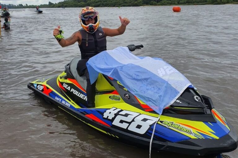 El paranaense Emanuel Pross continúa apuntando alto entre las motos de agua