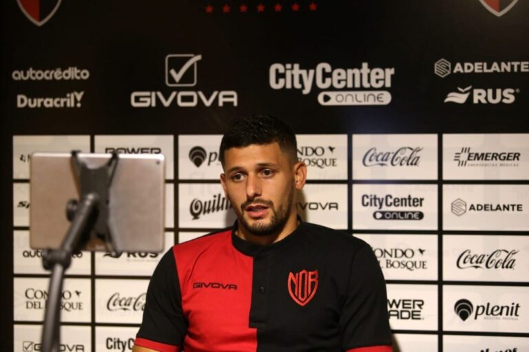 Ya está el ex Unión Juan Manuel García. Pero van por otro delantero. Gentileza: prensa Newell's Old Boys.