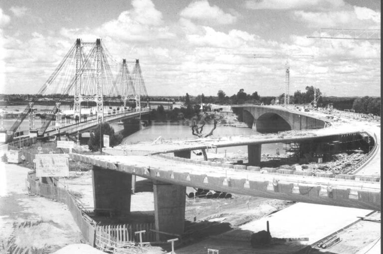La construcción del  puente Oroño