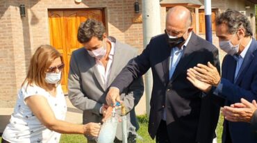 El gobernador Perotti estuvo presente en el acto. Gentileza.