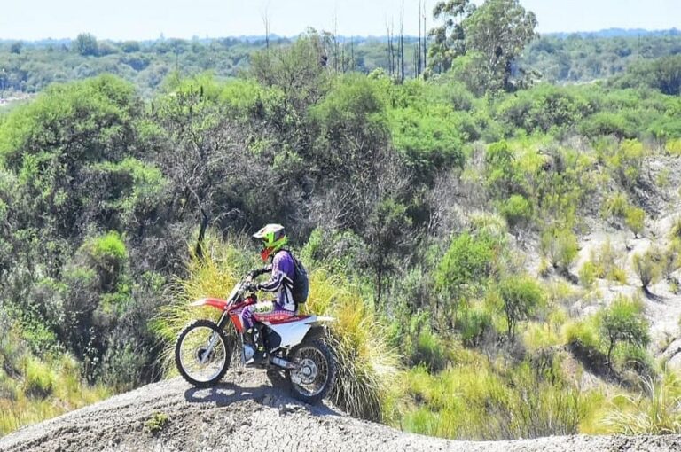 Unos 60 pilotos dijeron presentes en Piedras Blancas. Las canteras de yeso son una prueba característica del lugar.