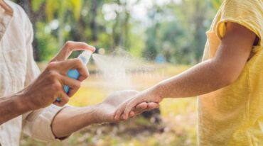 Repelente. Contribuye a evitar la picadura de mosquitos.  El Litoral