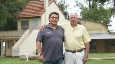 Miguel Carughi y Norberto Carosso. Presidente y Vice respectivamente en la actualidad con el impecable cuadro de los fundadores de Cha Roga.   Mauricio Garín