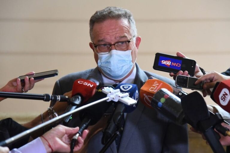 El ministro de Seguridad Jorge Lagna habló con la prensa antes de reunirse con los funcionarios de la Justicia Federal. Gobierno de la provincia de Santa Fe