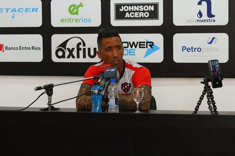Lucas Barrios se refirió a su presente