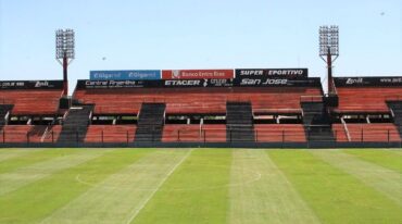El estado del campo de juego del Estadio Grella. La iluminación será un foco de atención