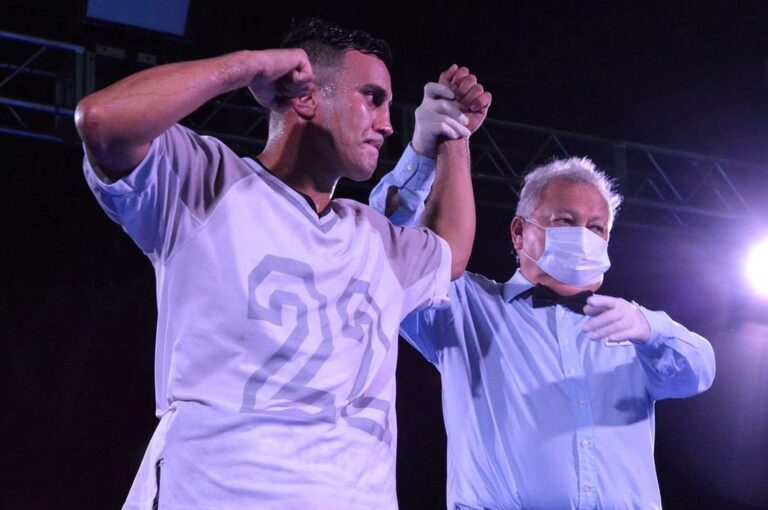 'Sentía que le dolían mis manos y podía noquearlo'