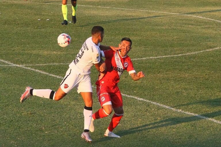 El Santo cayó en el Grella. Ahora visitará a River Plate. Complicado arranque.  Camila Miño