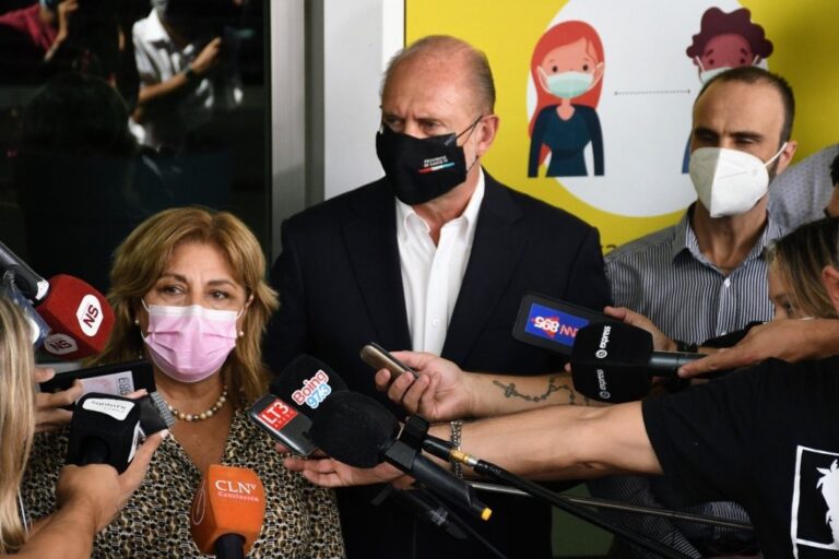 La ministra Sonia Martorano y el gobernador Omar Perotti. Marcelo Manera
