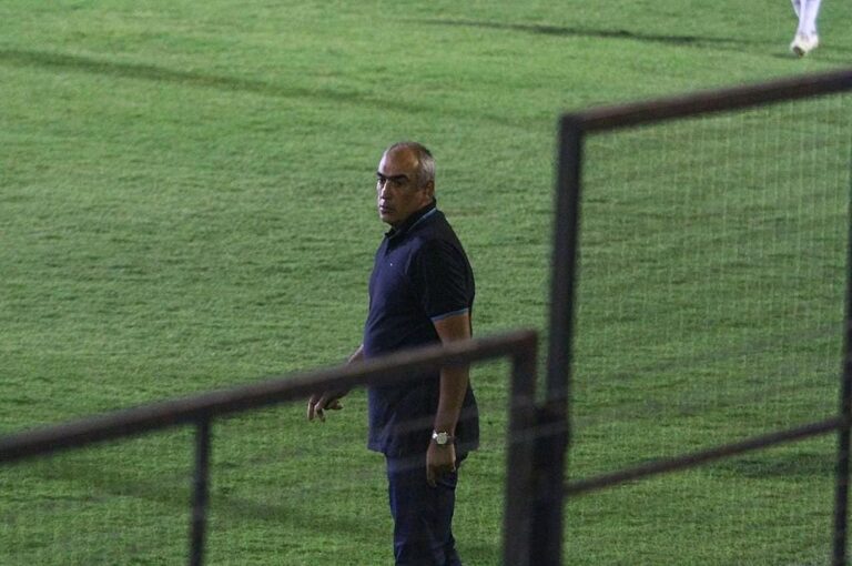 Iván Delfino no dio indicios en relación al once para visitar a River.  Camila Miño