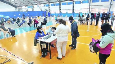 Uno de los grandes operativos de vacunación que se realizó en El Trébol. Archivo