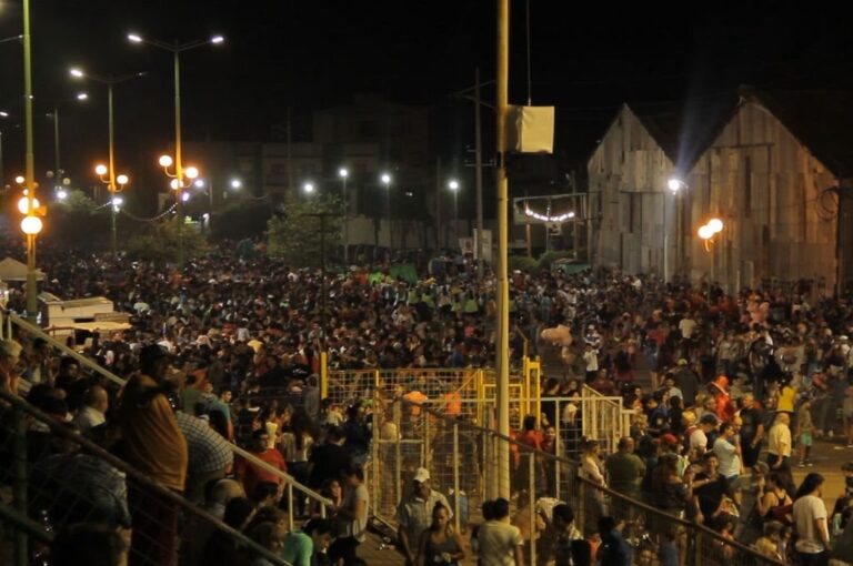 El Corso Matecito es una de las fiestas populares más importantes de Gualeguaychú. Carla Gasman Vaispapir