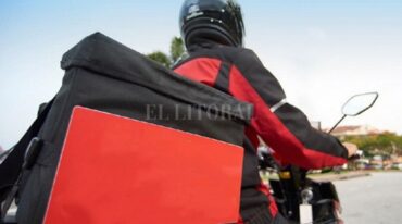 Los repartidores o cadetes están muy expuestos mientras realizan su trabajo. Archivo El Litoral.