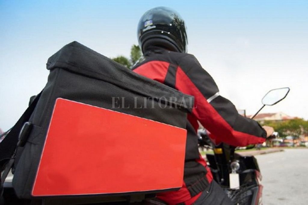 Los repartidores o cadetes están muy expuestos mientras realizan su trabajo. Archivo El Litoral.