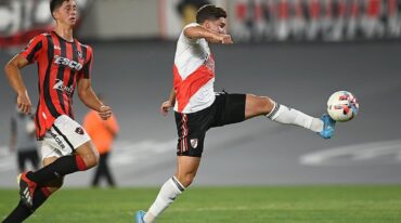 Julián Álvarez nuevamente una pesadilla para Patronato en el Monumental