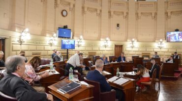 El Senado santafesino tiene una sola visión frente al temor a que el país caiga en default. La unanimidad habilita lecturas políticas