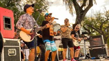 Con bandas en vivo