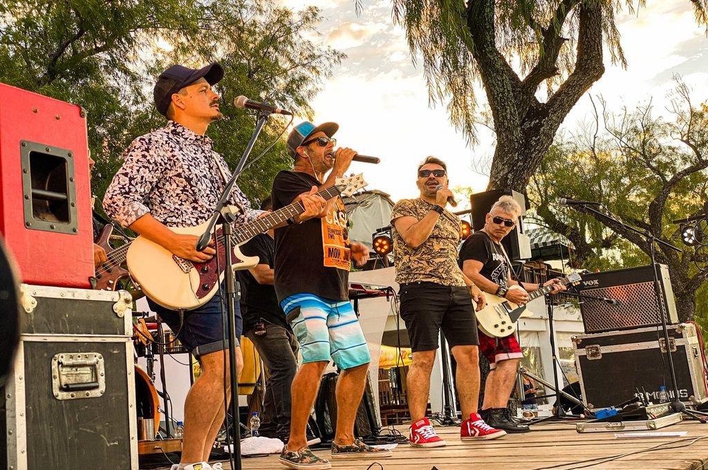 Con bandas en vivo
