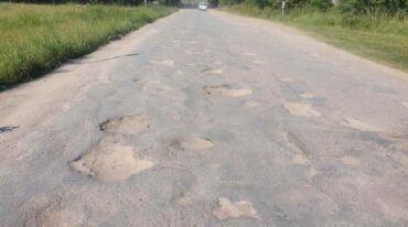 El principal inconveniente planteado por los vecinos de Aires del Llano es el estado de la calzada del ingreso al barrio. Gentileza