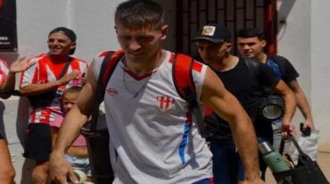 Los jugadores de Atlético Paraná fueron despedidos por los hinchas