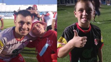 Gustavo Vergara le regaló su camiseta al aquerito Juan Wiesner. Sentido de pertenencia.