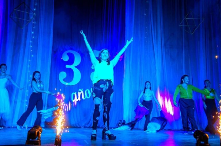 La docente de danzas Zulma Puppo fue distinguida con el premio Maestra Emérita.
