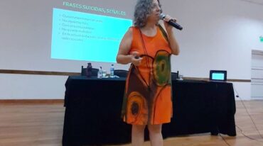 La psicóloga sugirió erradicar palabras del vocabulario como el "te lo dije' o el "no te diste cuenta" que poco ayuda a la persona que atraviesa una crisis.