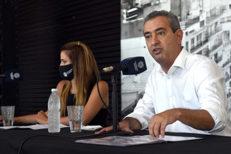 Eva Jokanovich (izquierda) deja su cargo en el Estado rosarino. Archivo