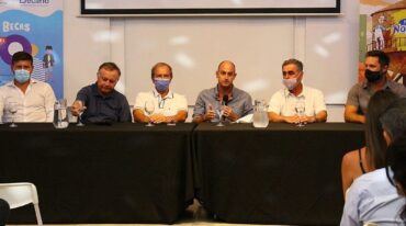 La presentación de la Villa Urquiza-Paraná de aguas abiertas convocó a autoridades y genera expectativas de gran movimiento turístico. Camila Miño