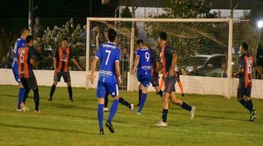 Deportivo Urdinarrain quiere levantar por quita vez en su historia el trofeo. Radio Cristal Urdinarrain