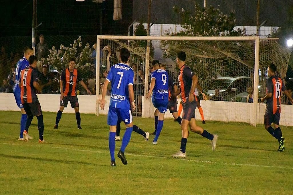 Deportivo Urdinarrain quiere levantar por quita vez en su historia el trofeo. Radio Cristal Urdinarrain