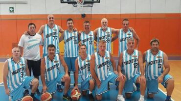 Haile en un torneo Internacional Maxi (segundo debajo de izquierda a derecha).