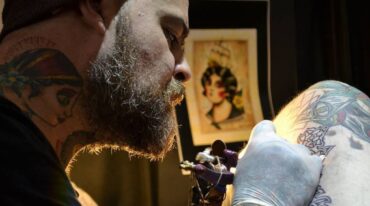 "A la hora de tatuarse hay que tener en cuenta cómo trabaja el profesional