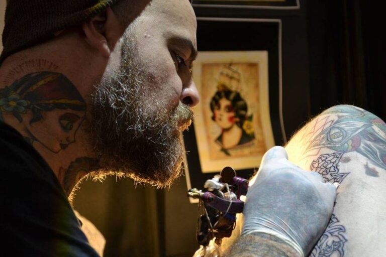 "A la hora de tatuarse hay que tener en cuenta cómo trabaja el profesional