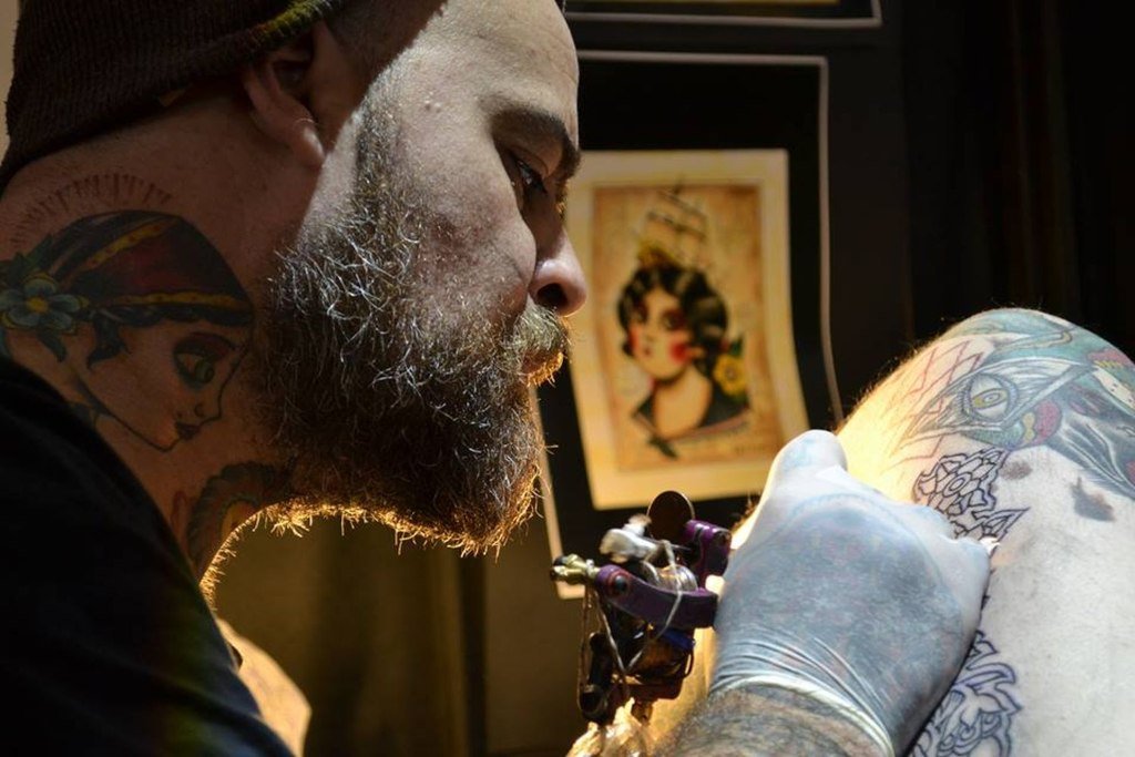 "A la hora de tatuarse hay que tener en cuenta cómo trabaja el profesional
