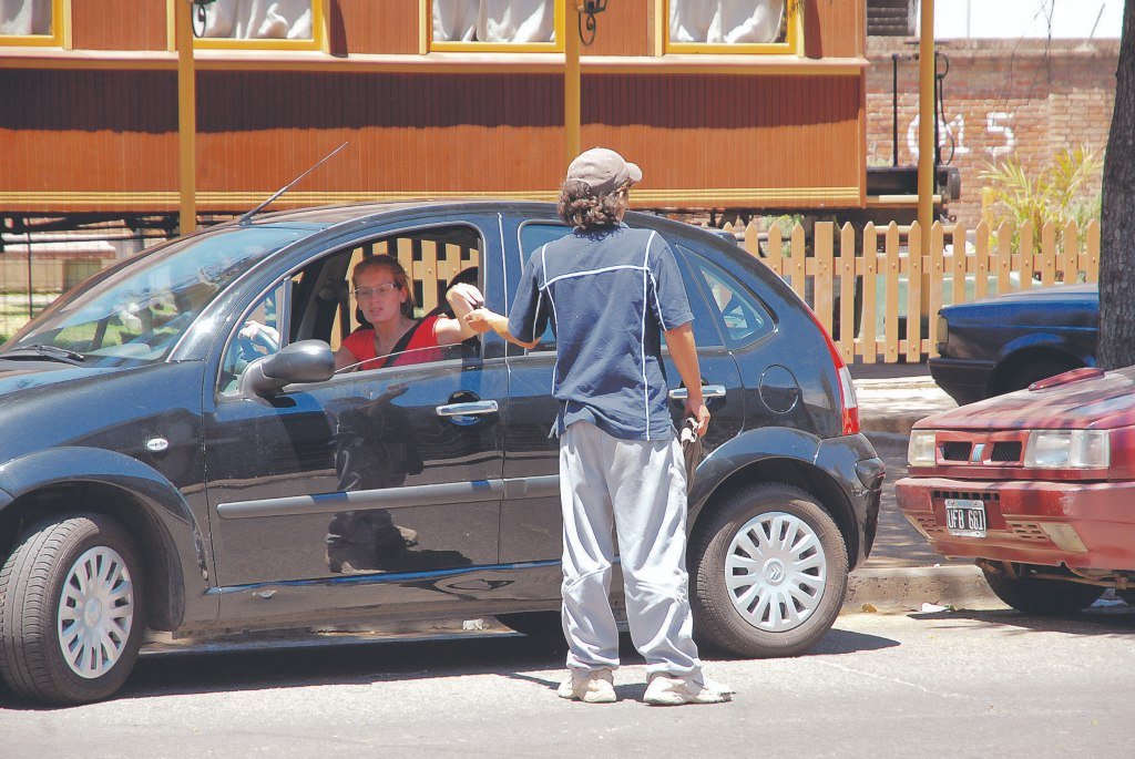 Se incorpora la figura de la "extorsión" para los cuidacoches.  Archivo.