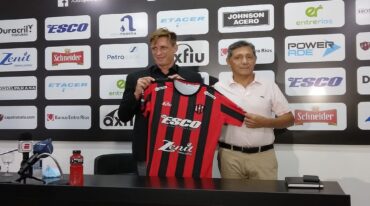 Facundo Sava fue presentado junto con Oscar Lenzi como nuevo director técnico de Patronato.  Gabriel Obelar