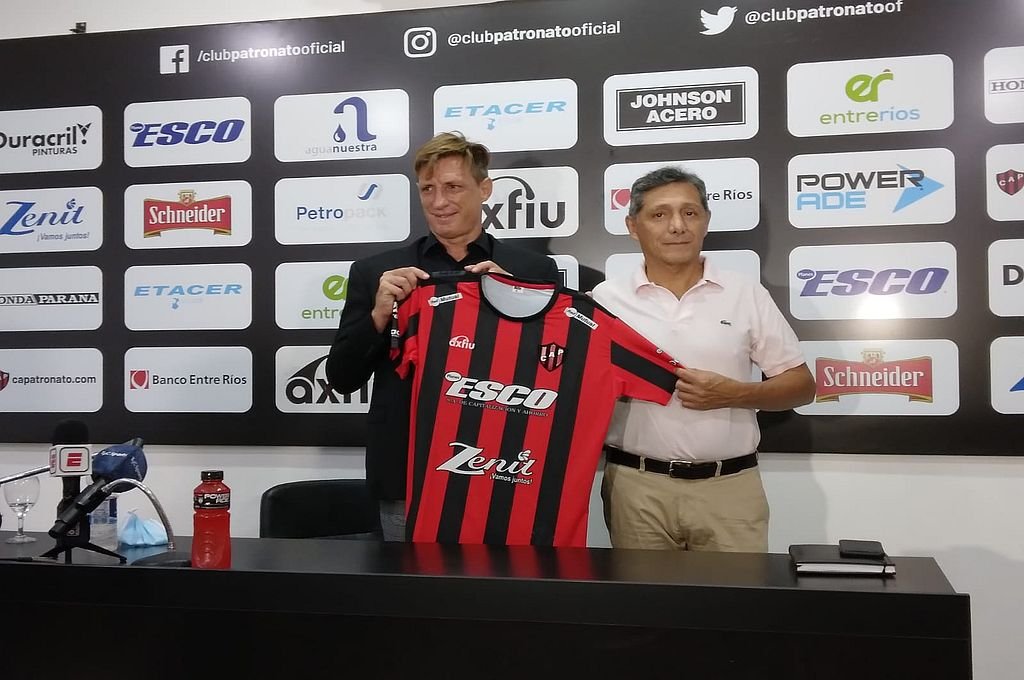 Facundo Sava fue presentado junto con Oscar Lenzi como nuevo director técnico de Patronato.  Gabriel Obelar
