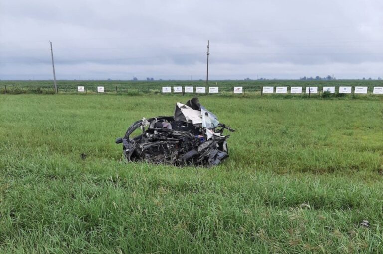 Así quedó el auto que protagonizó el accidente. Diario El Litoral.