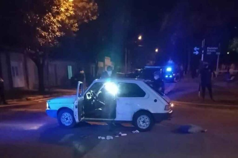 El auto en el que se trasladaban las dos víctimas del homicidio en diciembre de 2021 en Rafaela. Gentileza