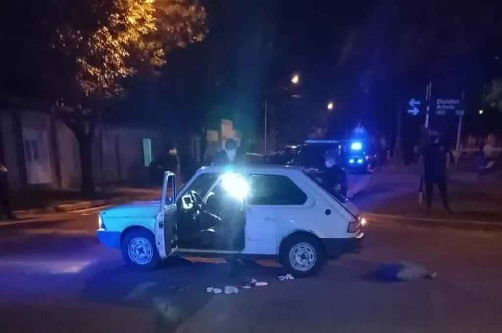El auto en el que se trasladaban las dos víctimas del homicidio en diciembre de 2021 en Rafaela. Gentileza