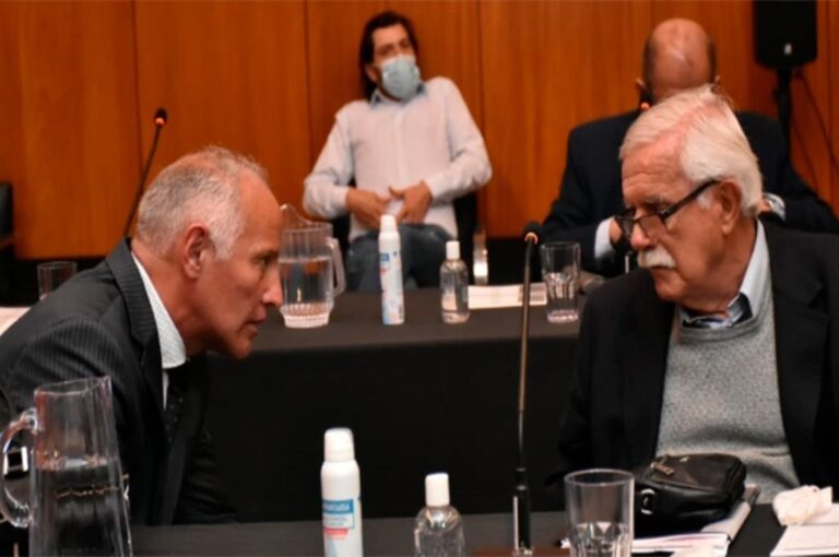 Los defensores Marcos Rodríguez Allende y Raúl Barrandeguy.