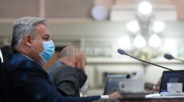 Pablo Farías envió la nota al gobernador para reunir a ministros con dos comisiones de la Cámara. Antes