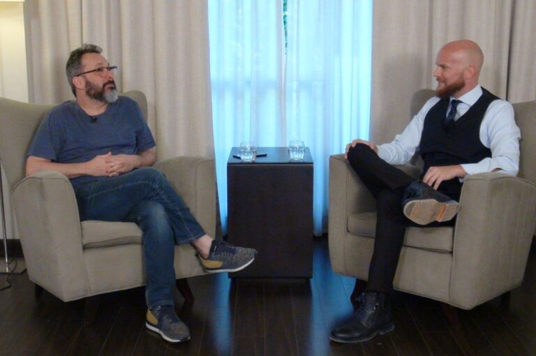 El conductor junto al periodista de Ignacio Negri. En esa misma entrevista