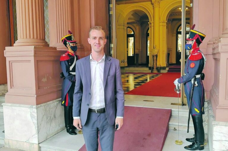 El periodista Bryan Mayer. Mirador