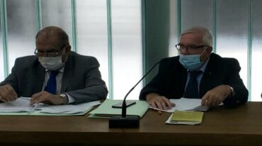 Barrandeguy (derecha) cuestionó duramente la investigación.