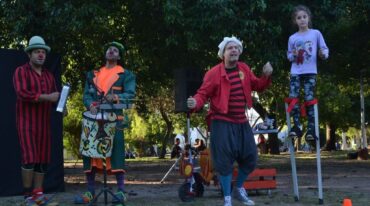 'Escenarios Callejeros' es el nuevo ciclo audiovisual del INT que aspira a poner en valor el teatro callejero recuperando esta tradición de teatro popular y a los colectivos teatrales que la integran.